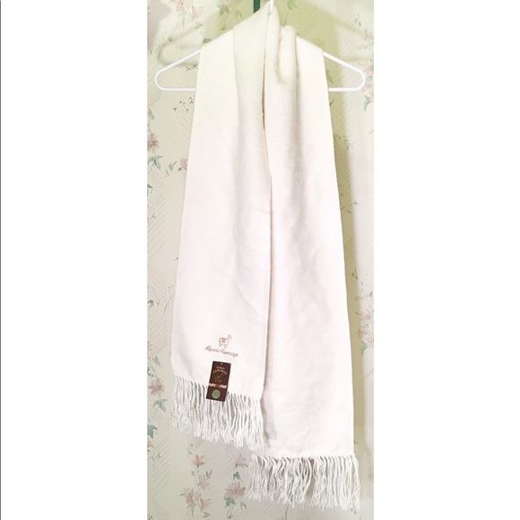 Accessories - Alpaca Camargo White Scarf NWT